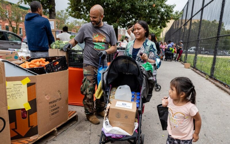 Volunteers helping families in Arizona